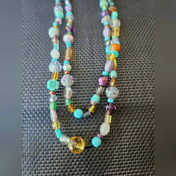 Colorful Beaded Necklace. - Picture 2 of 4